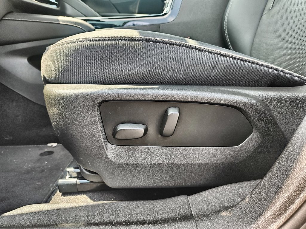 Used 2023 Black Buick Essence image 12
