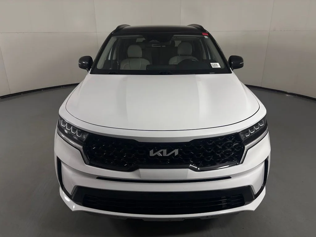Used 2022 White Kia S image 3