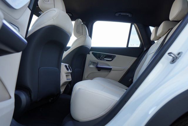 New 2026 Polar White Mercedes-Benz GLC 300 image 63
