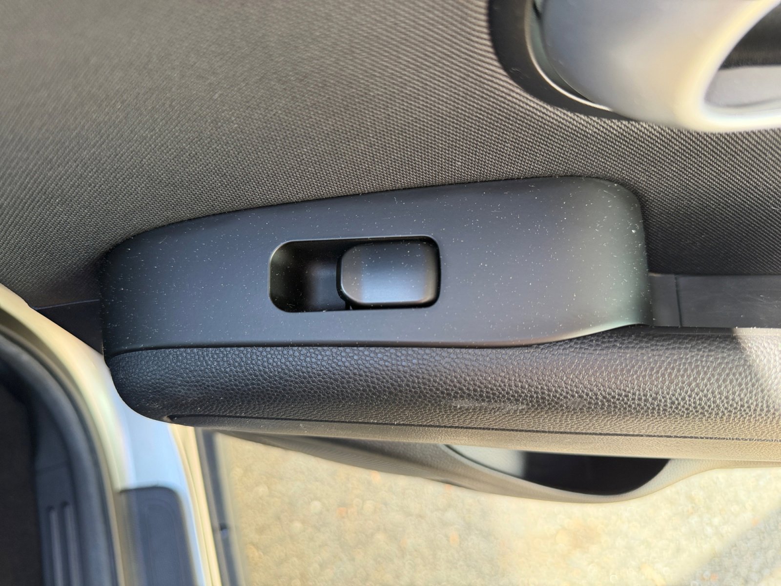 Used 2015 Titanium Gray Kia Base image 32