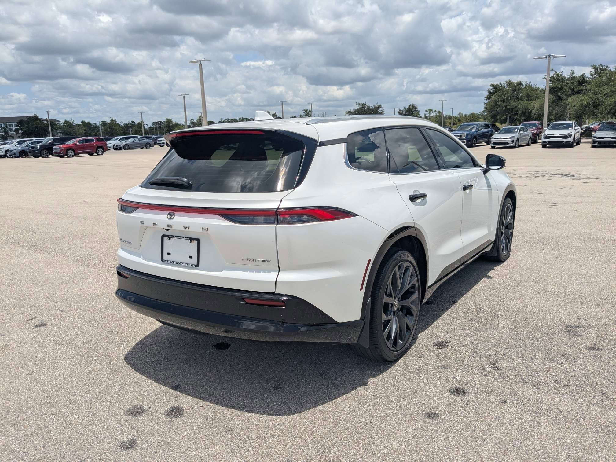 Used 2025 Oxygen White Toyota Limited image 5