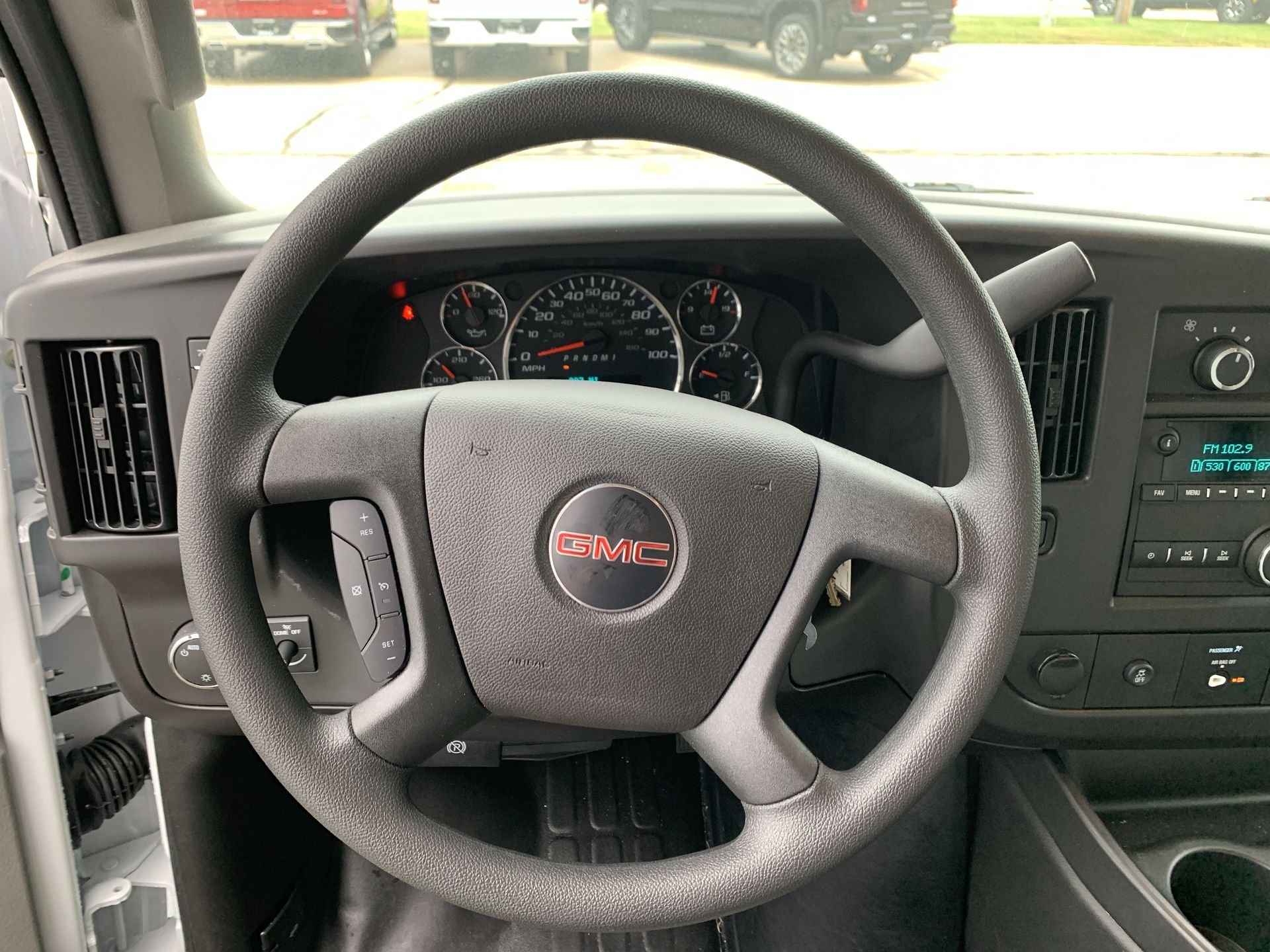 New 2025 Summit White GMC 1WT image 26