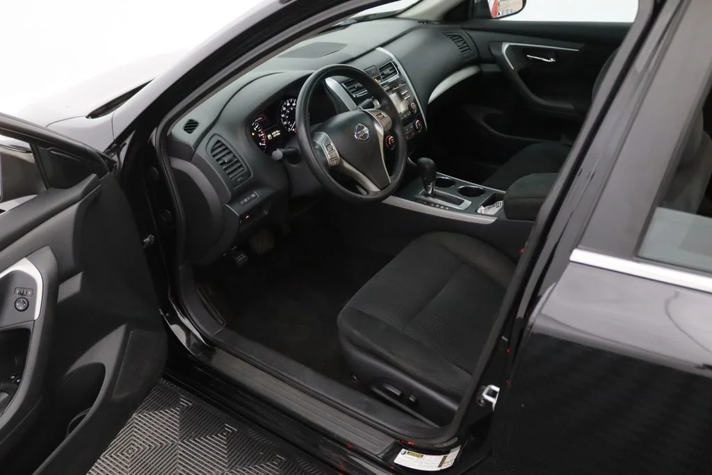 Used 2015 Black Nissan 2.5 S image 18