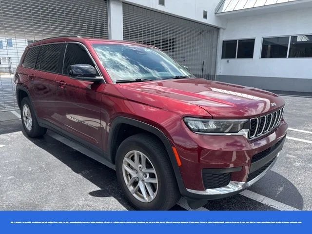 Used 2023 Red Jeep Laredo image 1