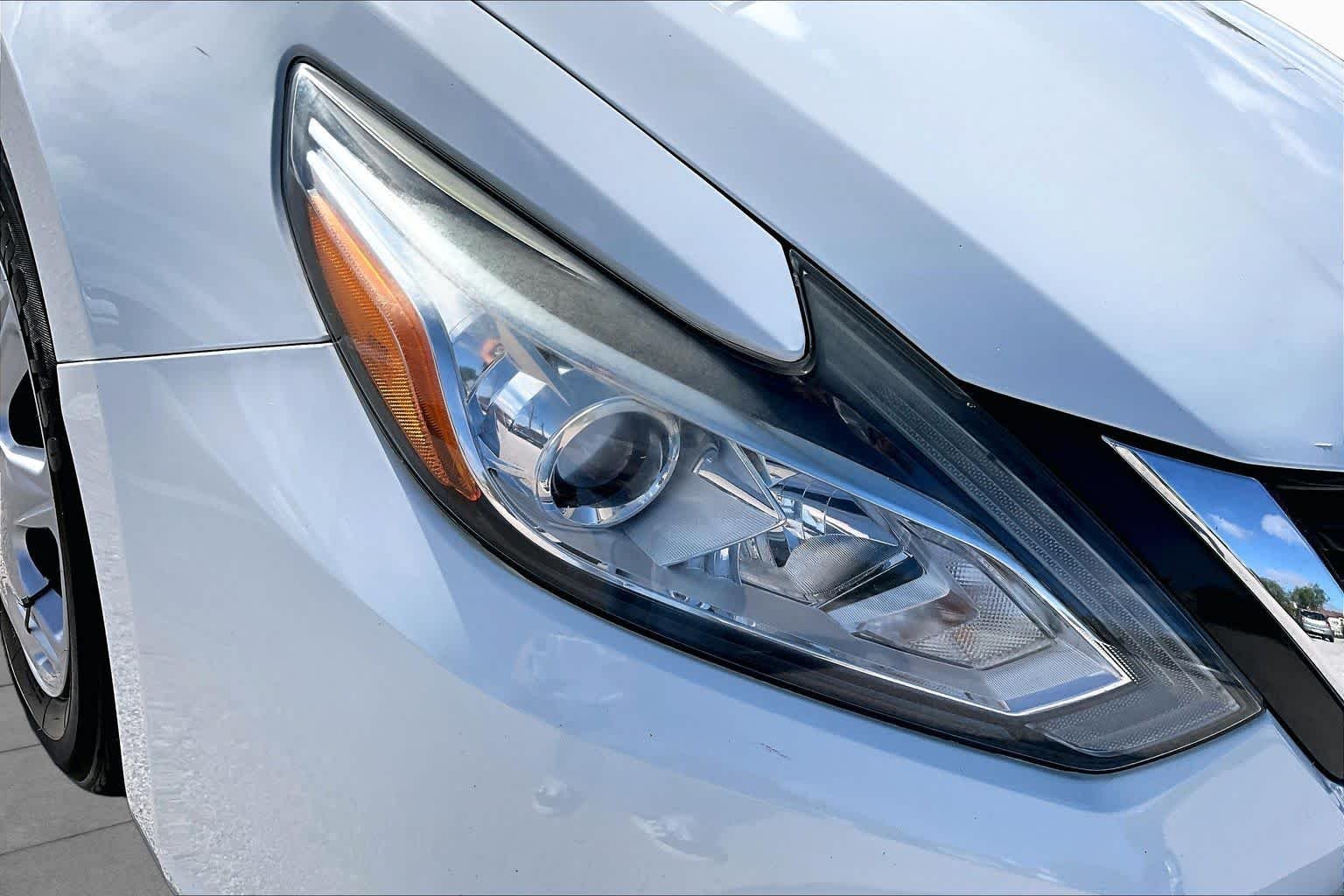Used 2017 Glacier White Nissan 2.5 S image 28