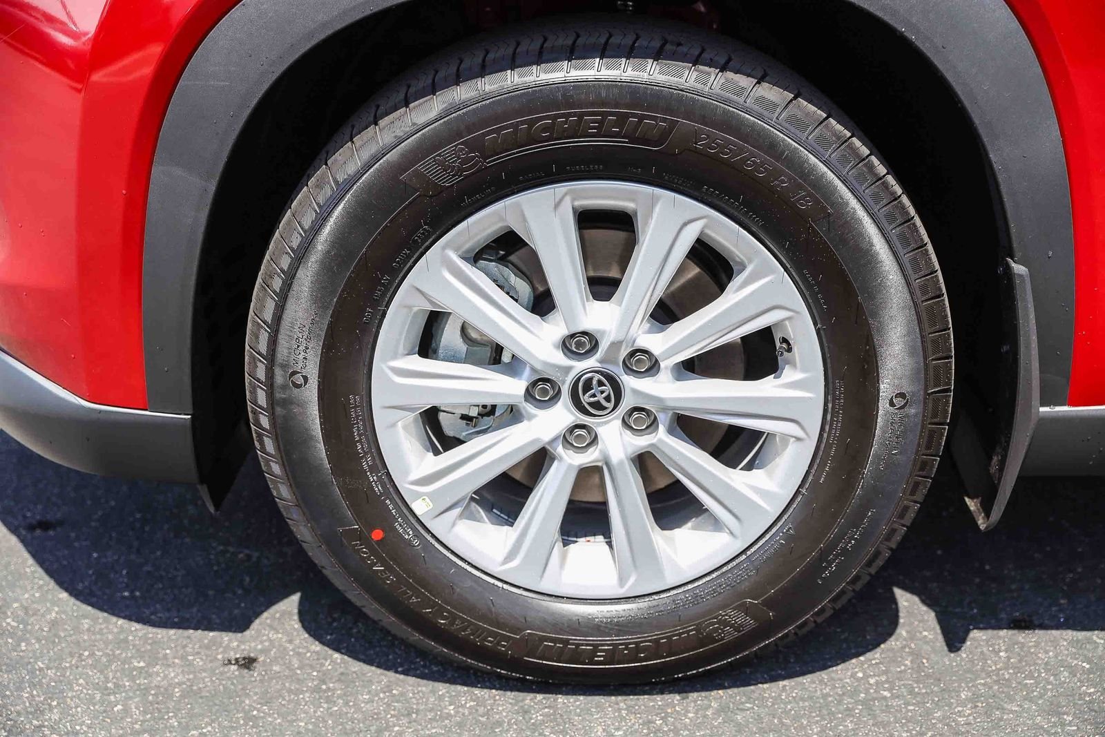 New 2026 Ruby Flare Pearl <sup>1</sup> Toyota  XLE image 9