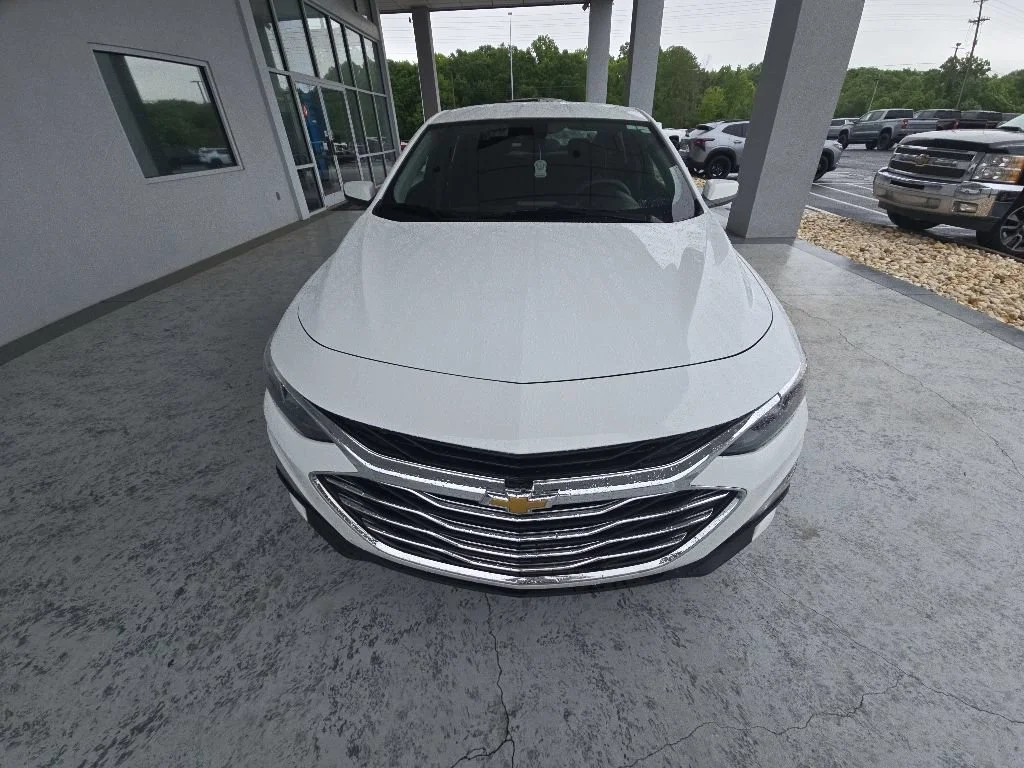 Used 2024 Summit White Chevrolet 1LT image 8