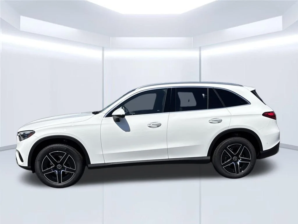 New 2027 Polar White Mercedes-Benz GLC 300 image 43