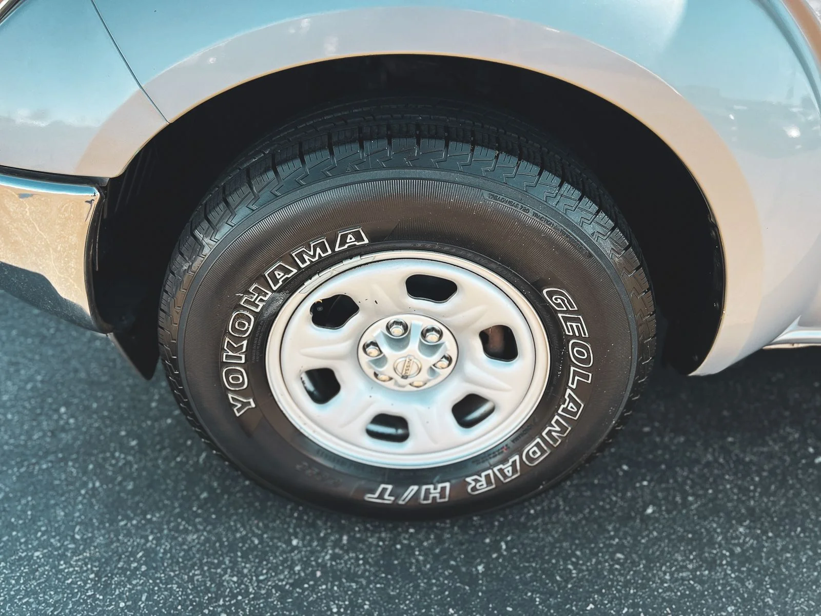 Used 2010 Silver Nissan SE image 13