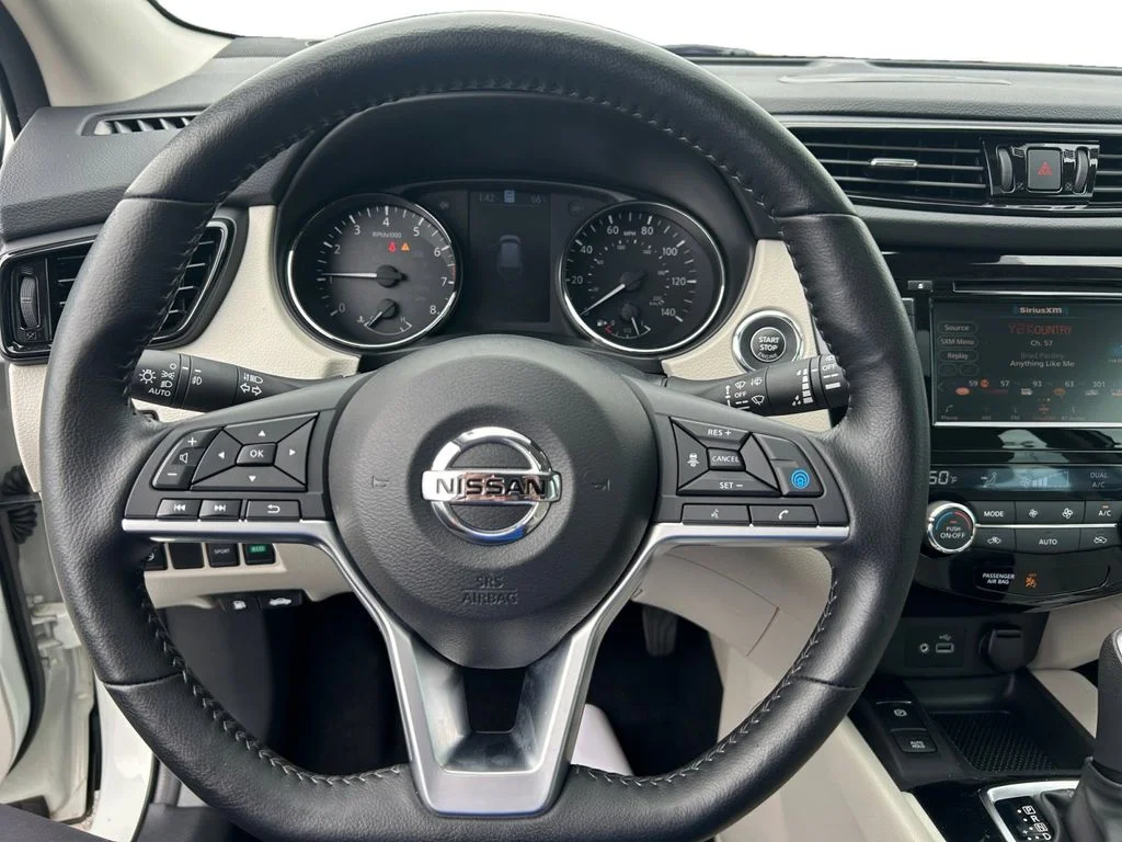 Used 2022 White Nissan SL image 16