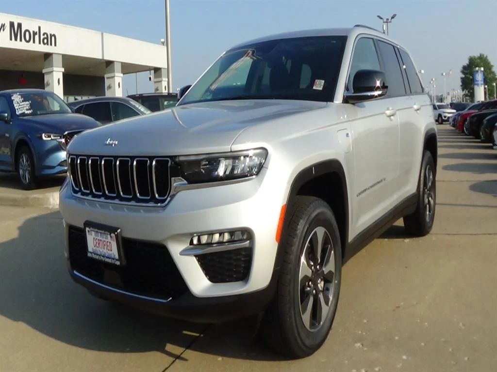Used 2023 Silver Zynith Clear Coat (pse) Jeep 4xe image 2