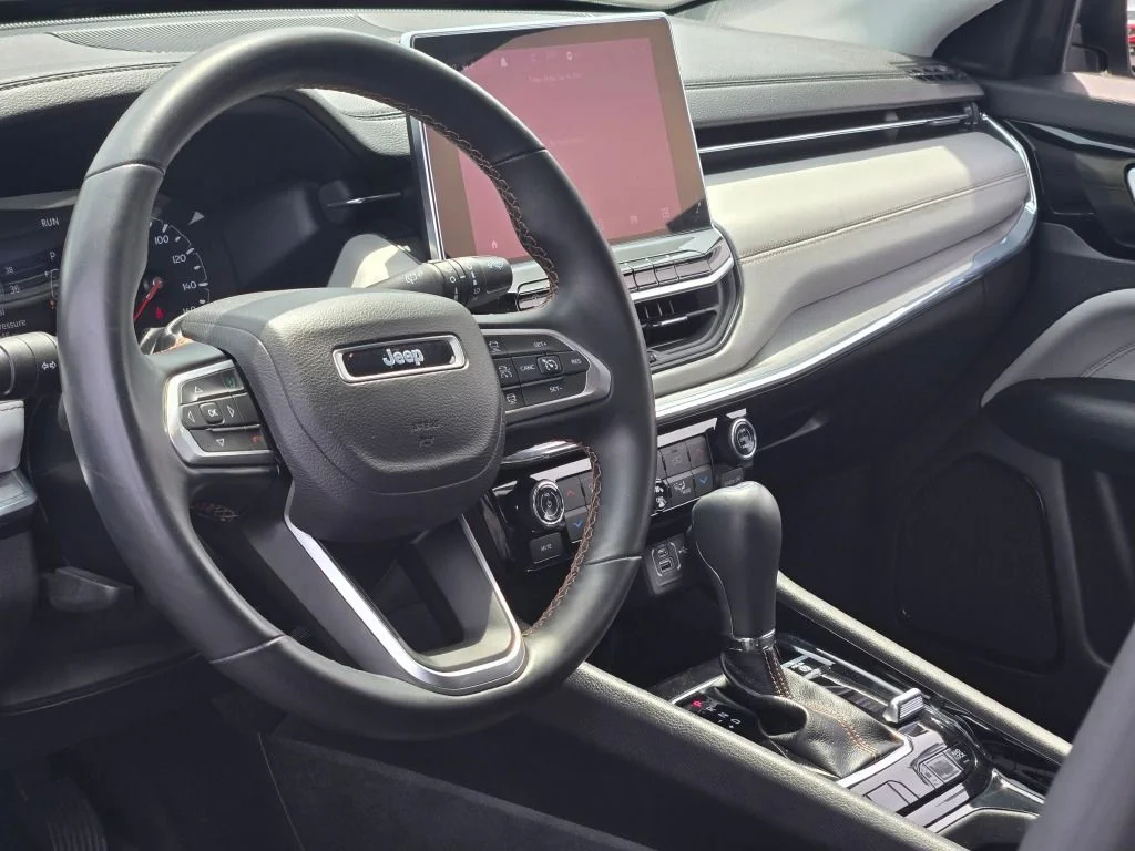 Used 2022 Silver Jeep Limited image 23