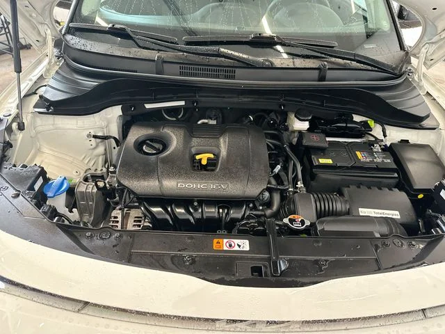 Used 2025 White Kia S image 19