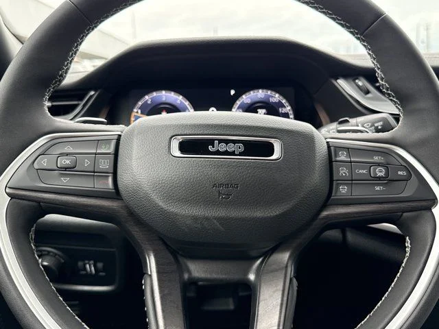 New 2026 Diamond Black Crystal Pearlcoat Jeep Altitude image 18