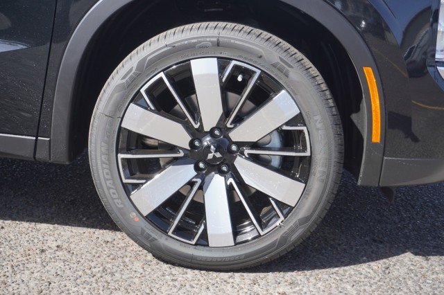 New 2025 Black Diamond Mitsubishi SE image 5