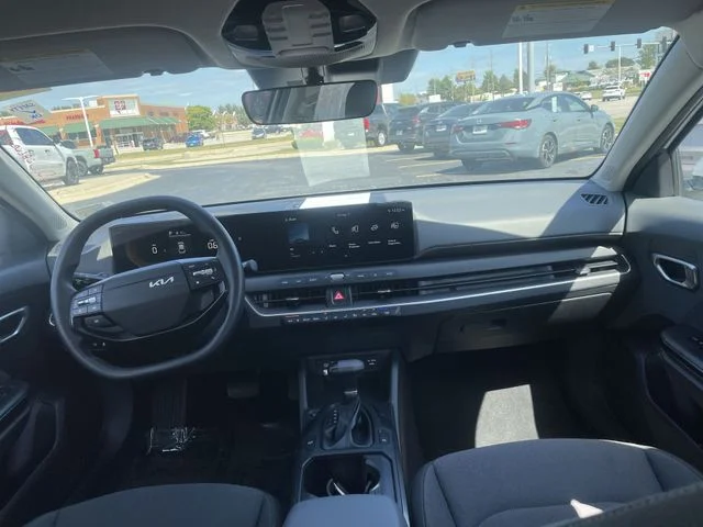 2025 Kia K4 LXS - Photo 38