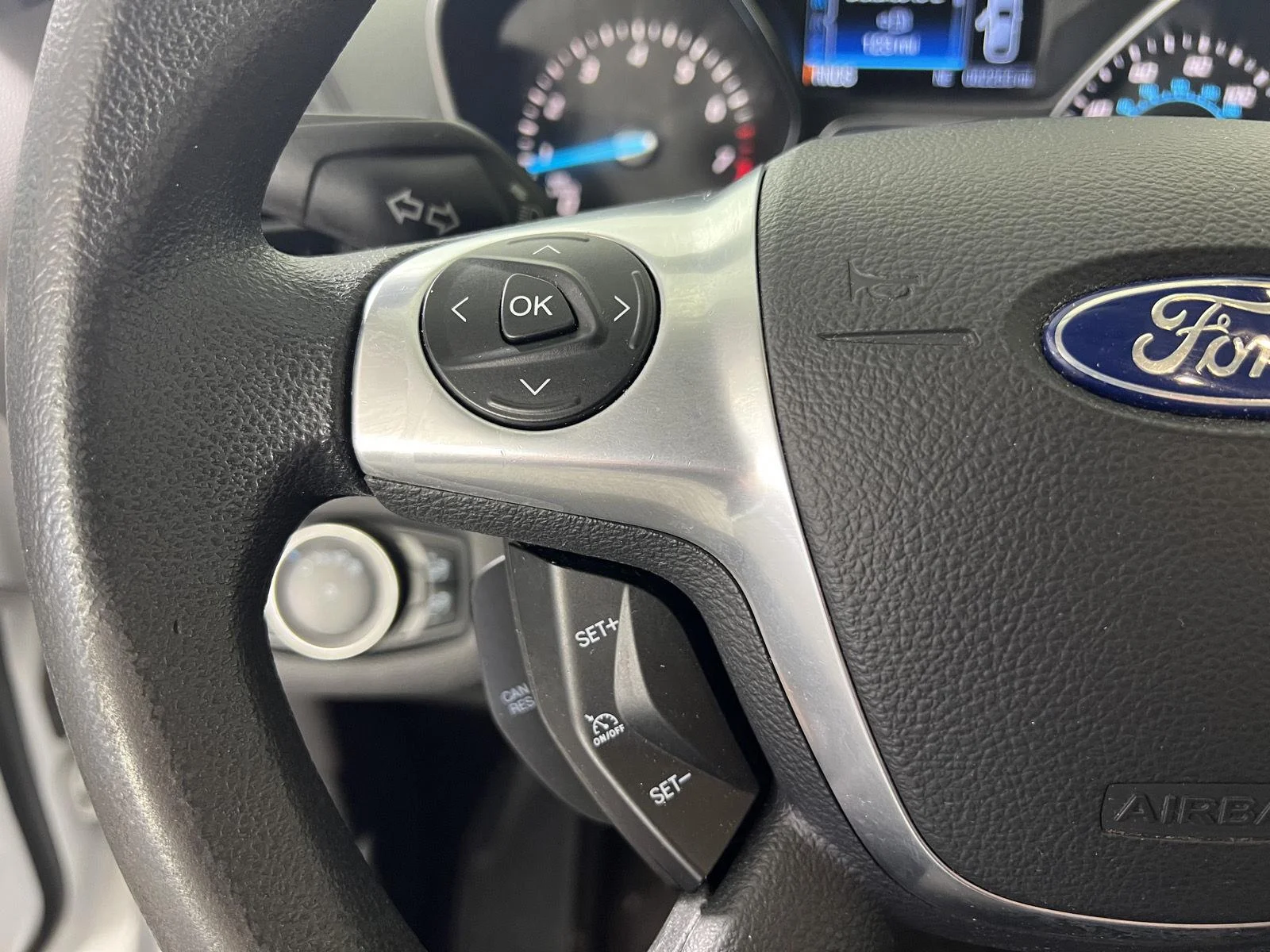 Used 2016 Wh Ford SE image 11