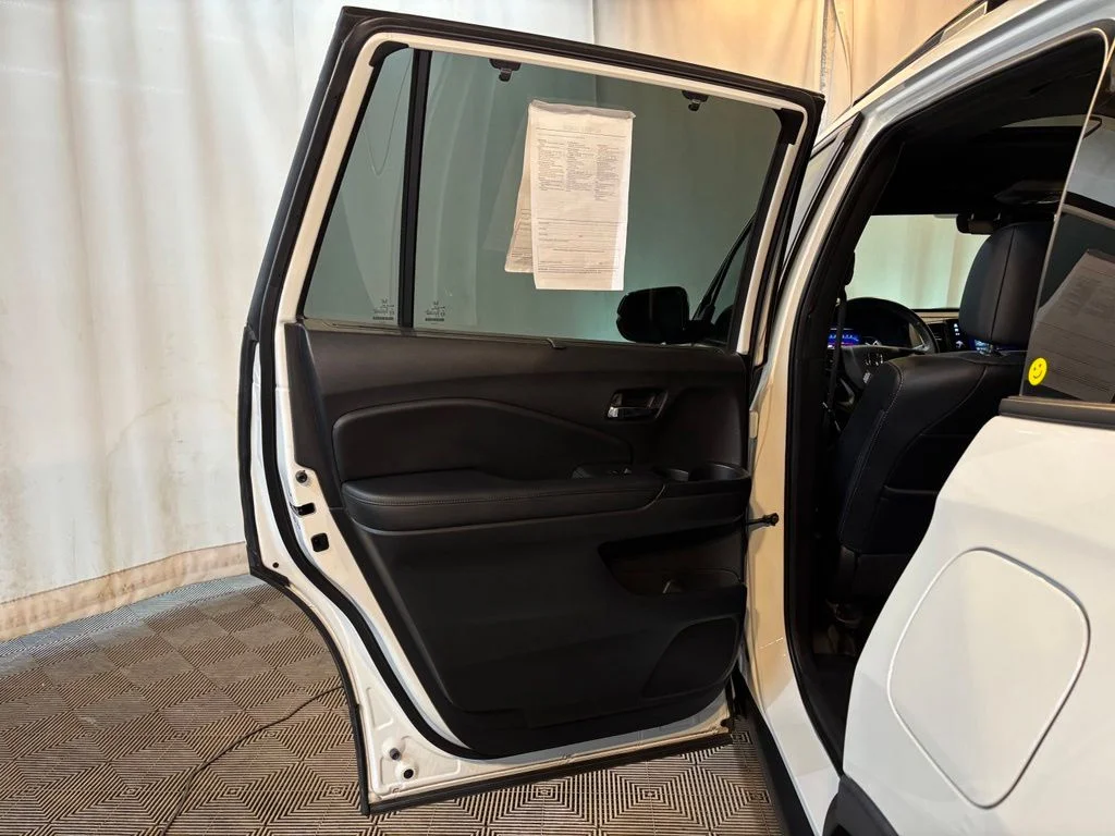 Used 2019 White Diamond Pearl Honda Touring image 20