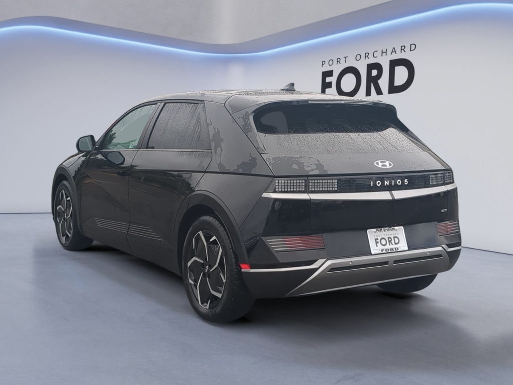 Used 2024 Black Hyundai SE image 5