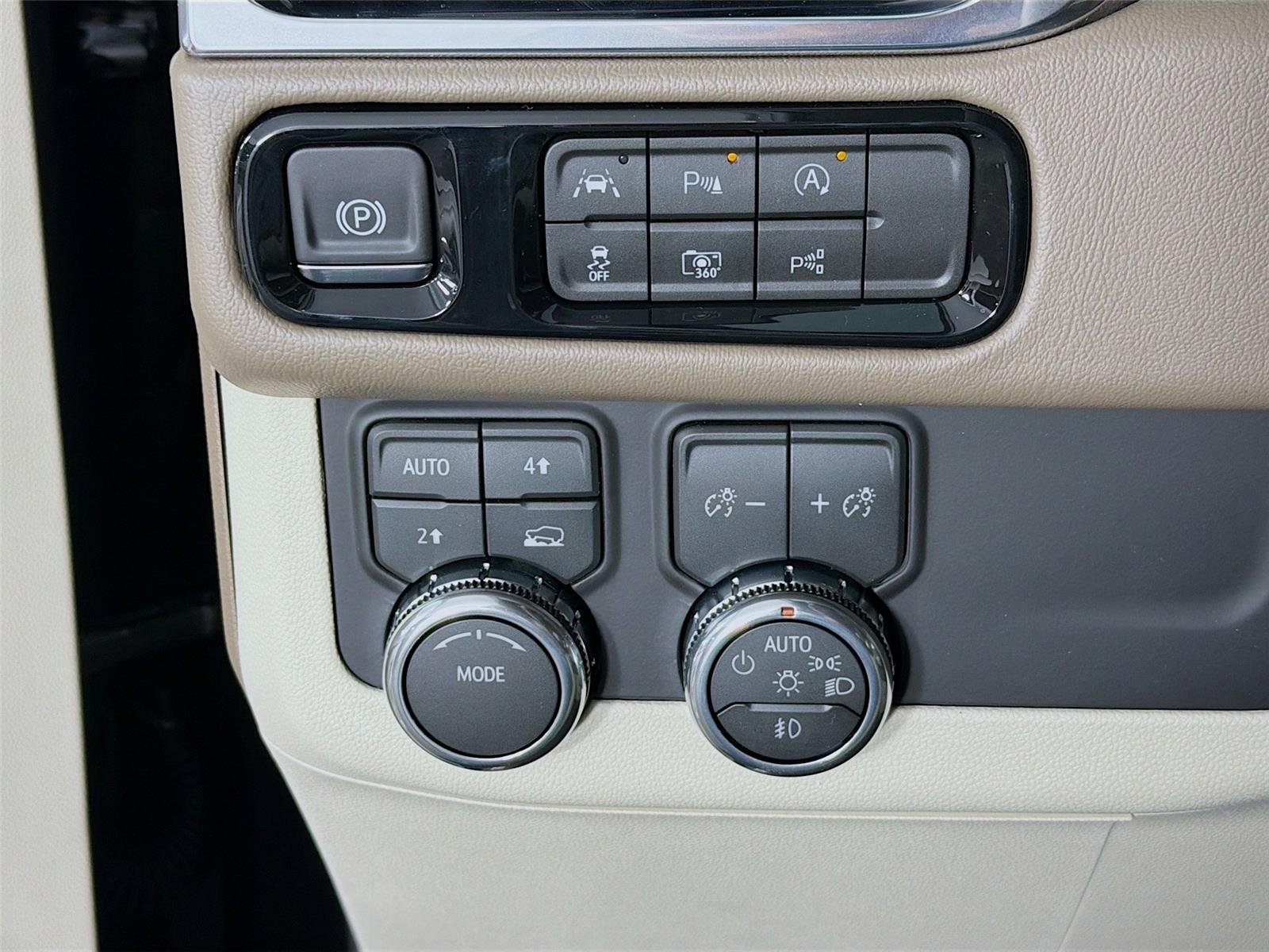 2026 GMC Yukon XL Denali - Photo 17