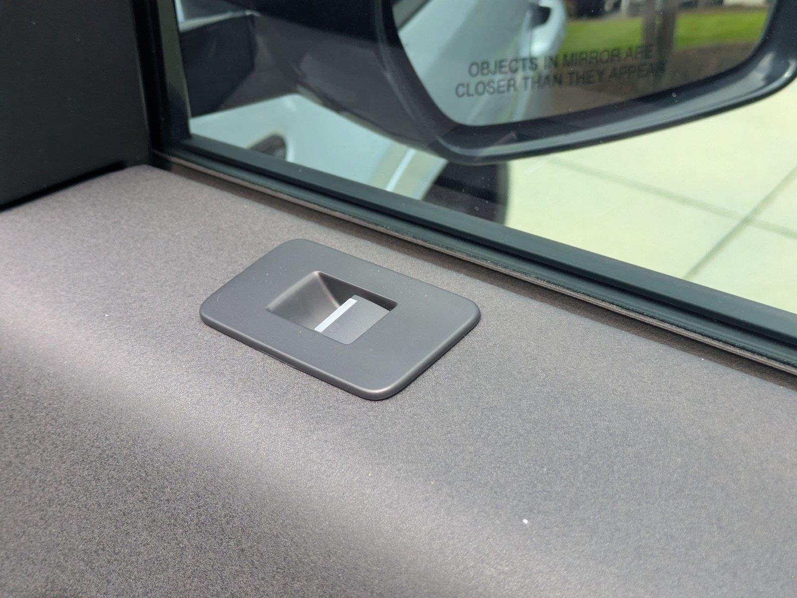 Used 2025 Hakuba Silver Metallic Land Rover S image 33