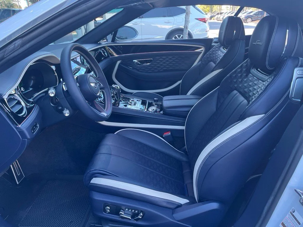 Used 2025  Bentley Speed image 6
