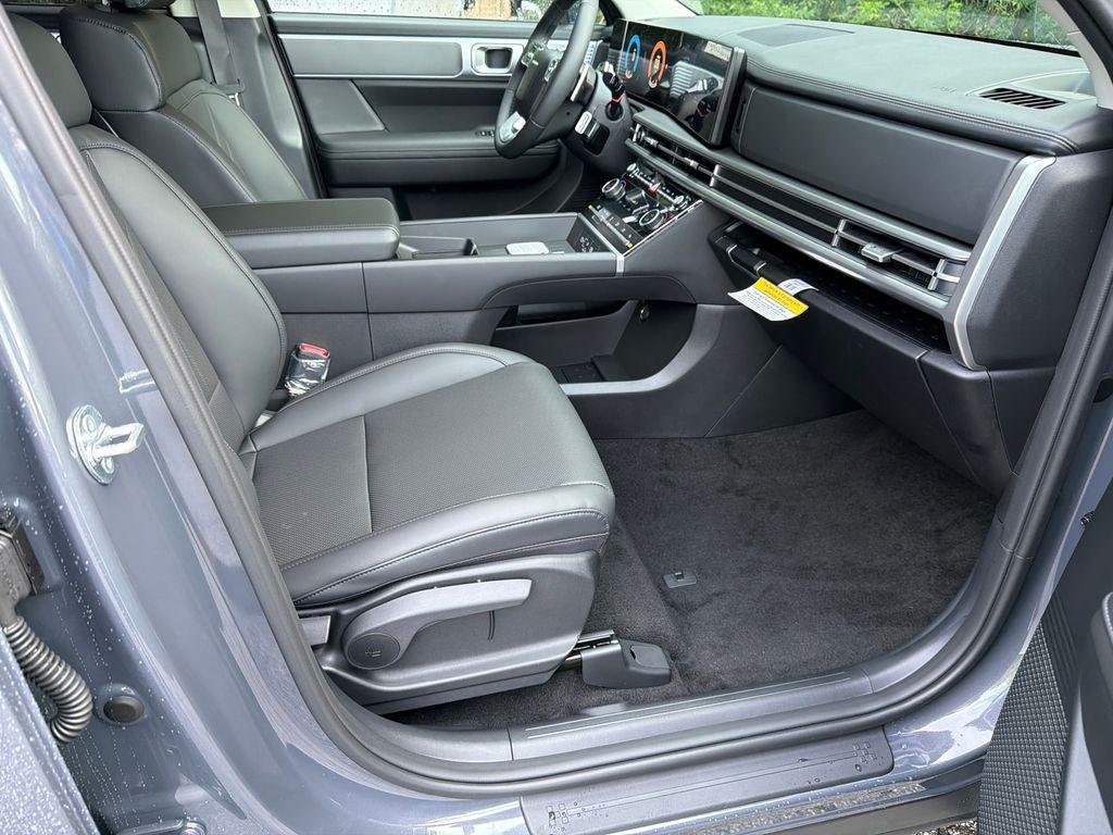 New 2027 Gray Hyundai SEL FWD image 13