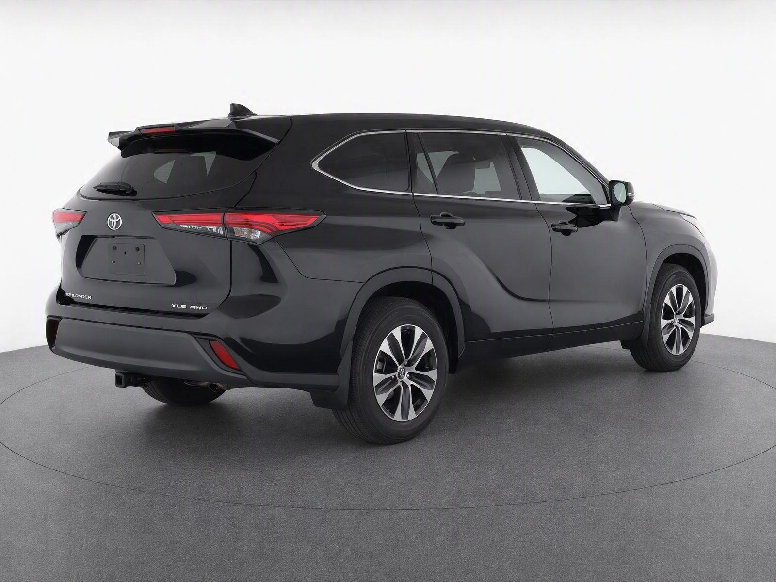 Used 2021 Midnight Black Metallic Toyota XLE image 2