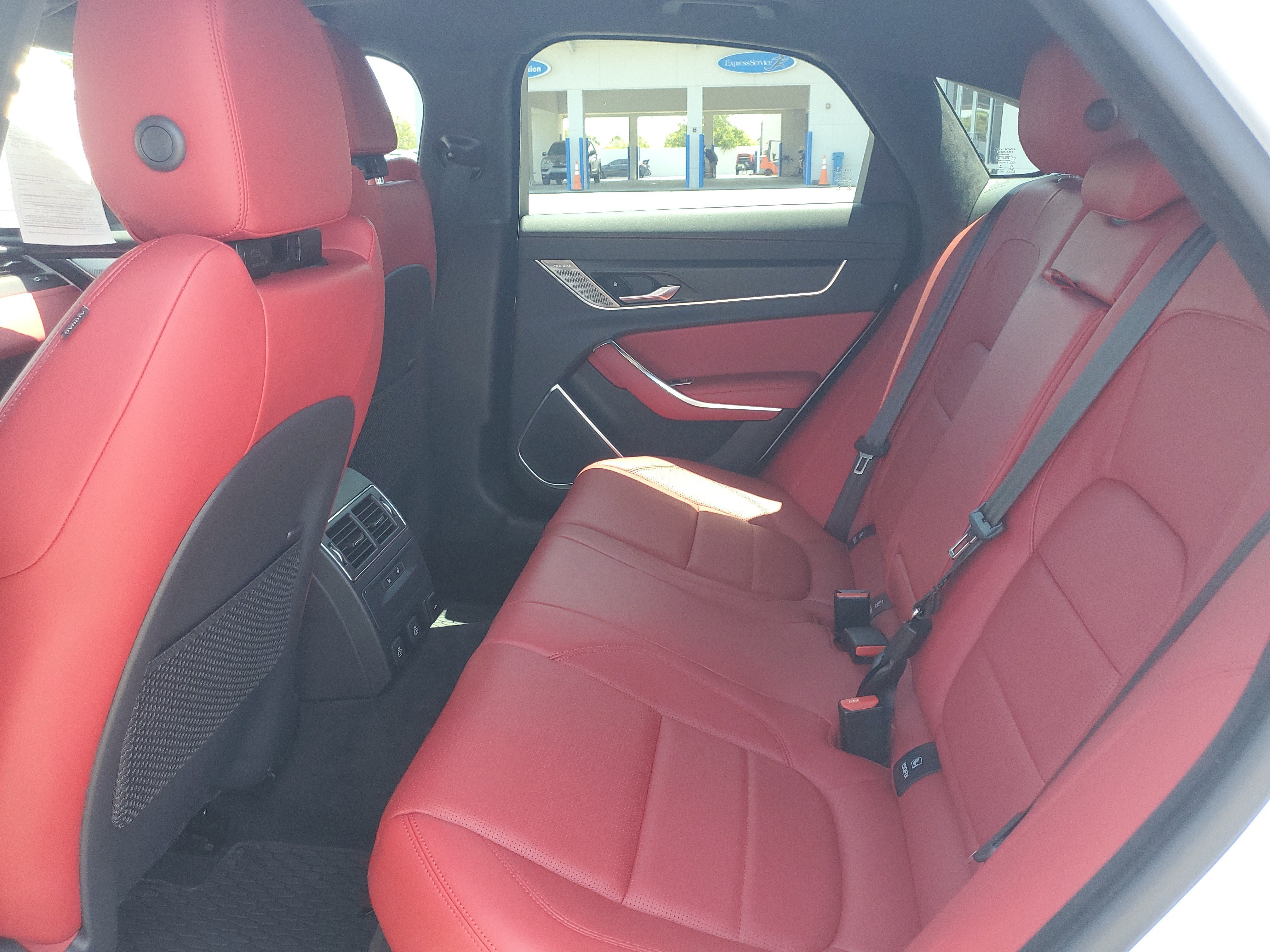 Used 2024  Jaguar R-Dynamic SE image 13