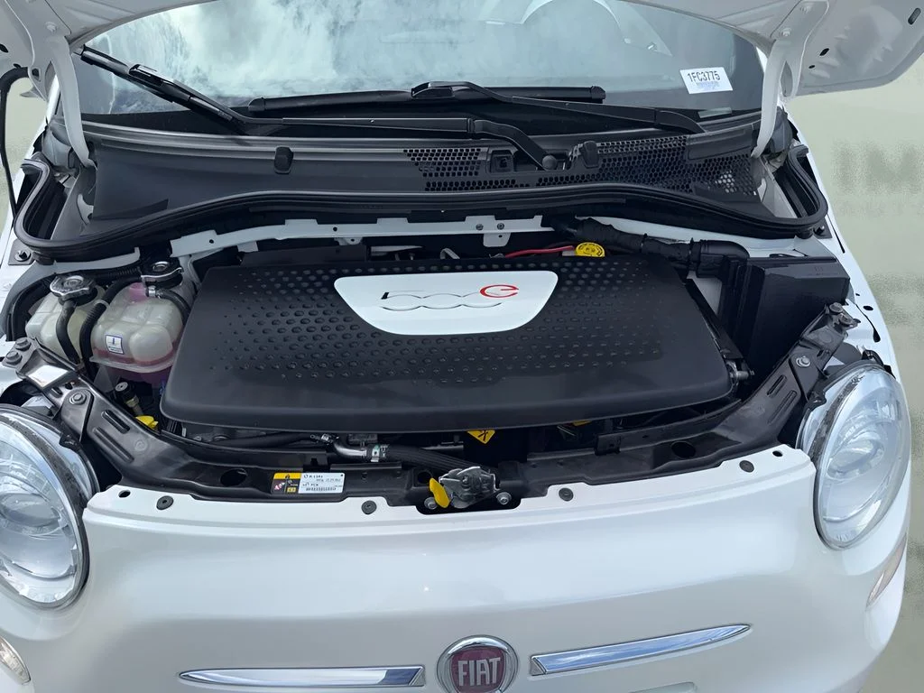 Used 2015 White FIAT Battery Electric image 16