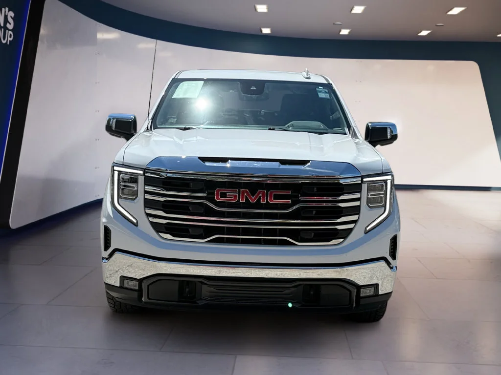 Used 2025 White GMC SLT image 8