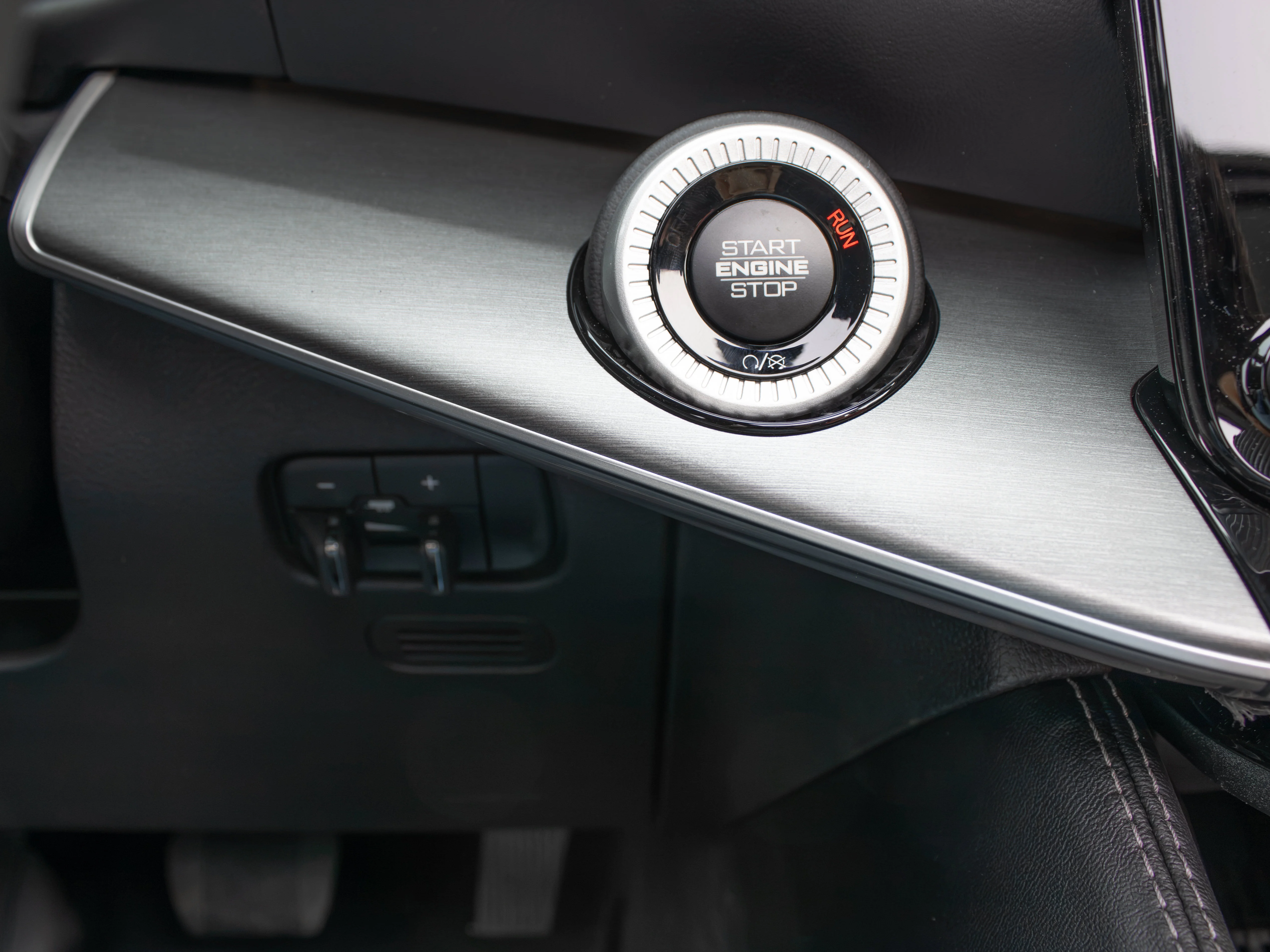 New 2026 Black Jeep Limited Reserve* image 18