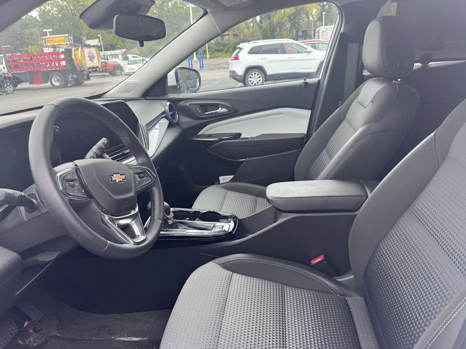 Used 2025 Summit White Chevrolet LT image 9