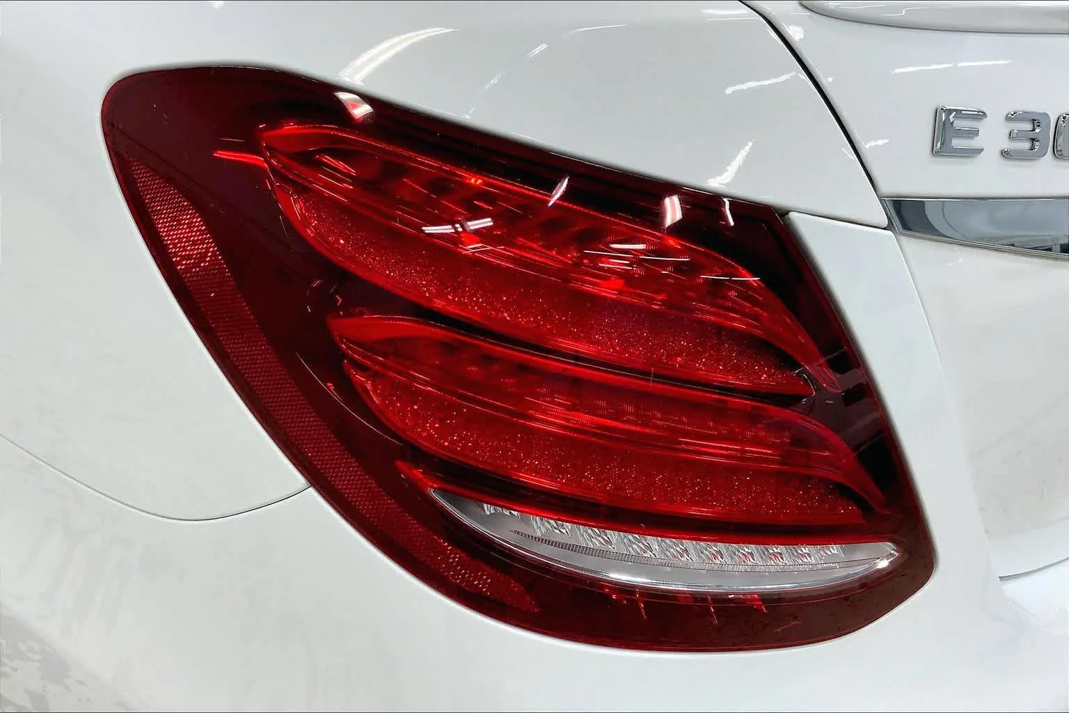 Used 2018 Polar White Mercedes-Benz E 300 image 27