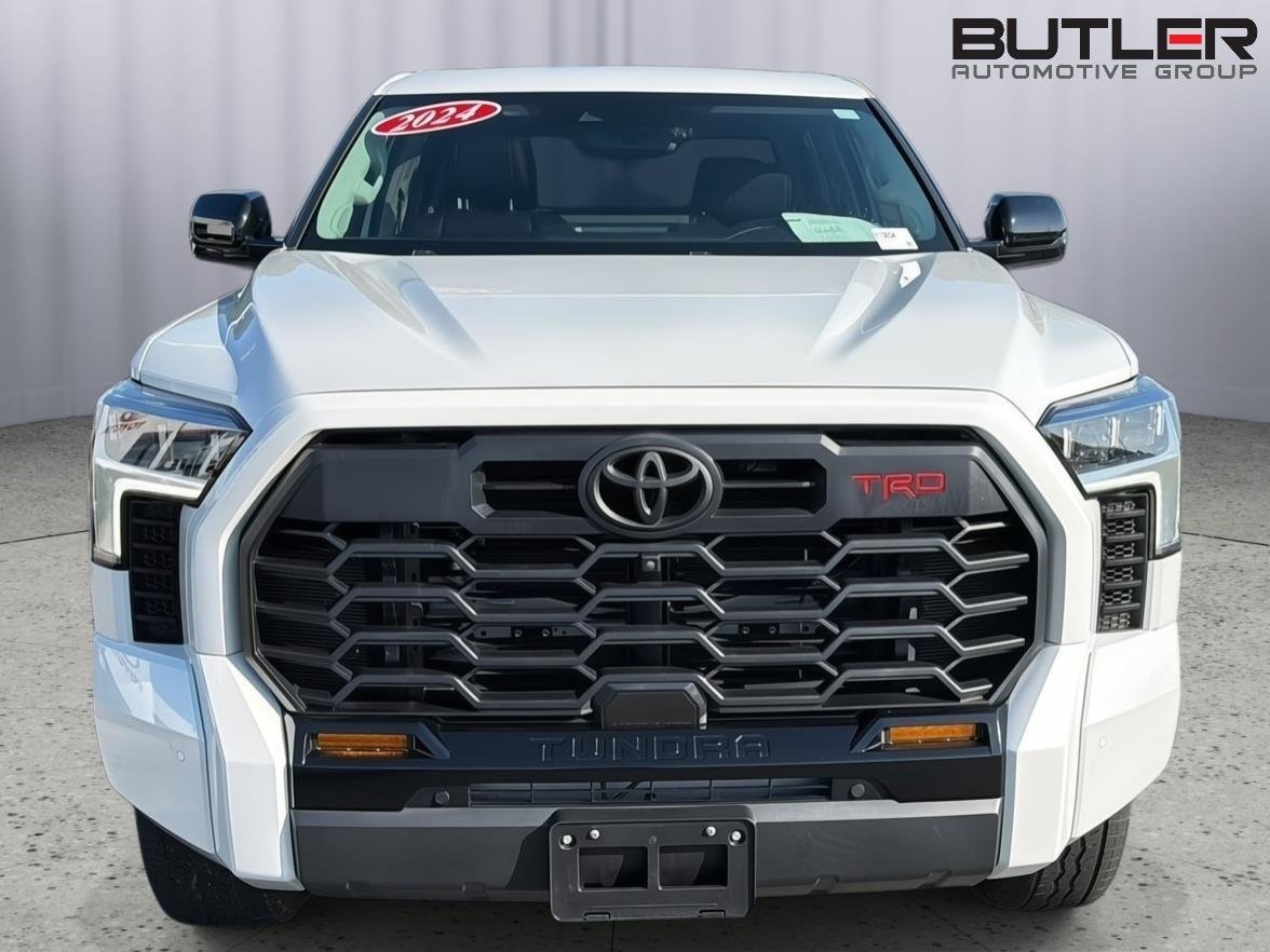 Used 2024 Wind Chill Pearl Toyota Limited image 9