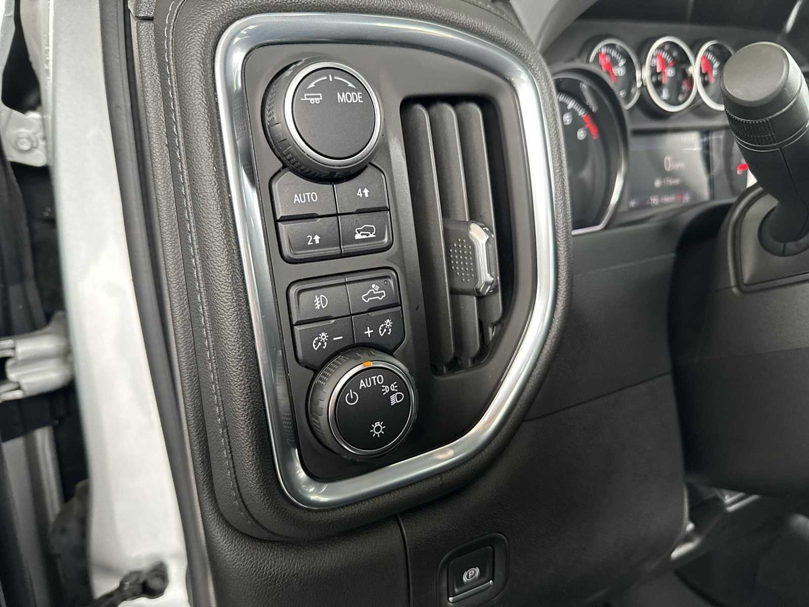 Used 2022 SILVER ICE METALLIC Chevrolet RST image 32