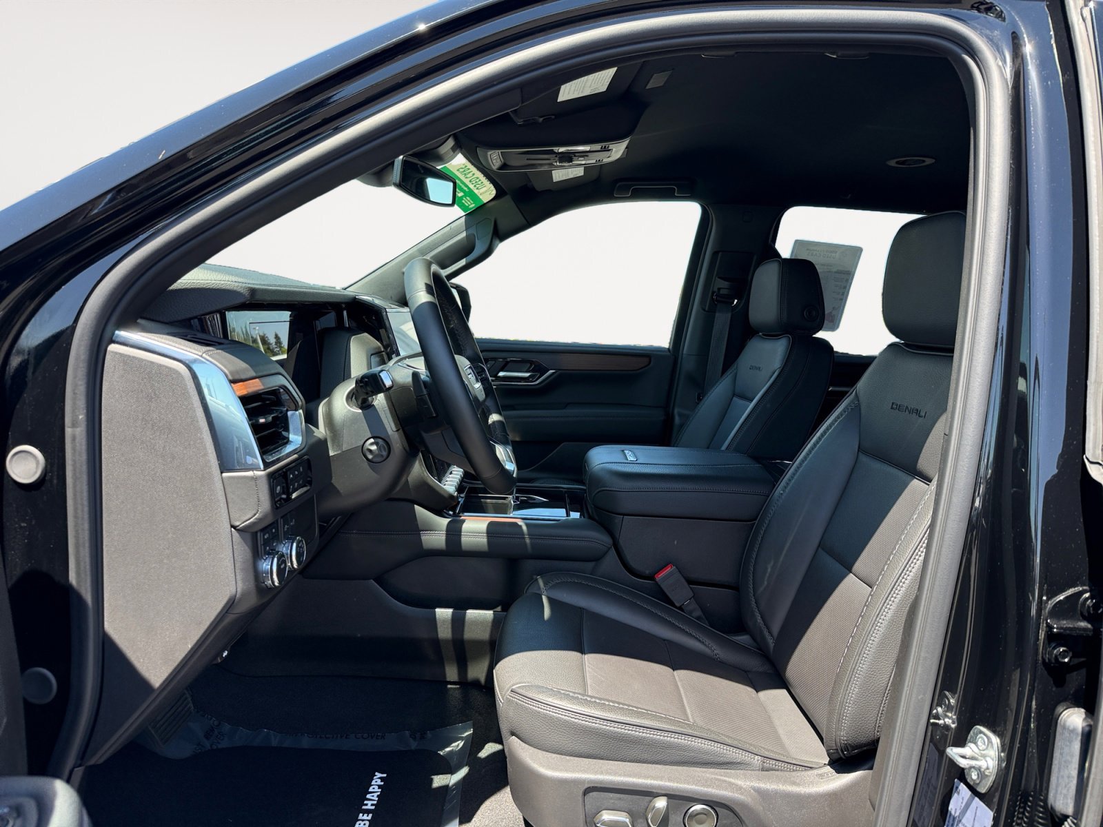 Used 2025 Onyx Black GMC Denali image 10