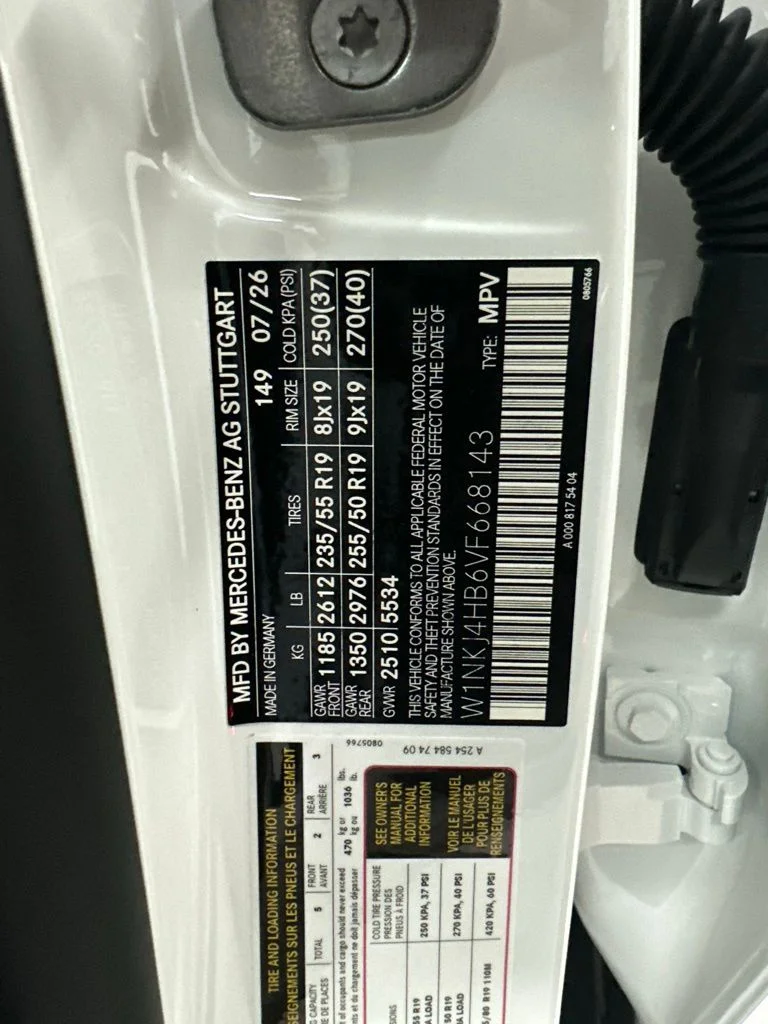 New 2027 White Mercedes-Benz GLC 300 image 30