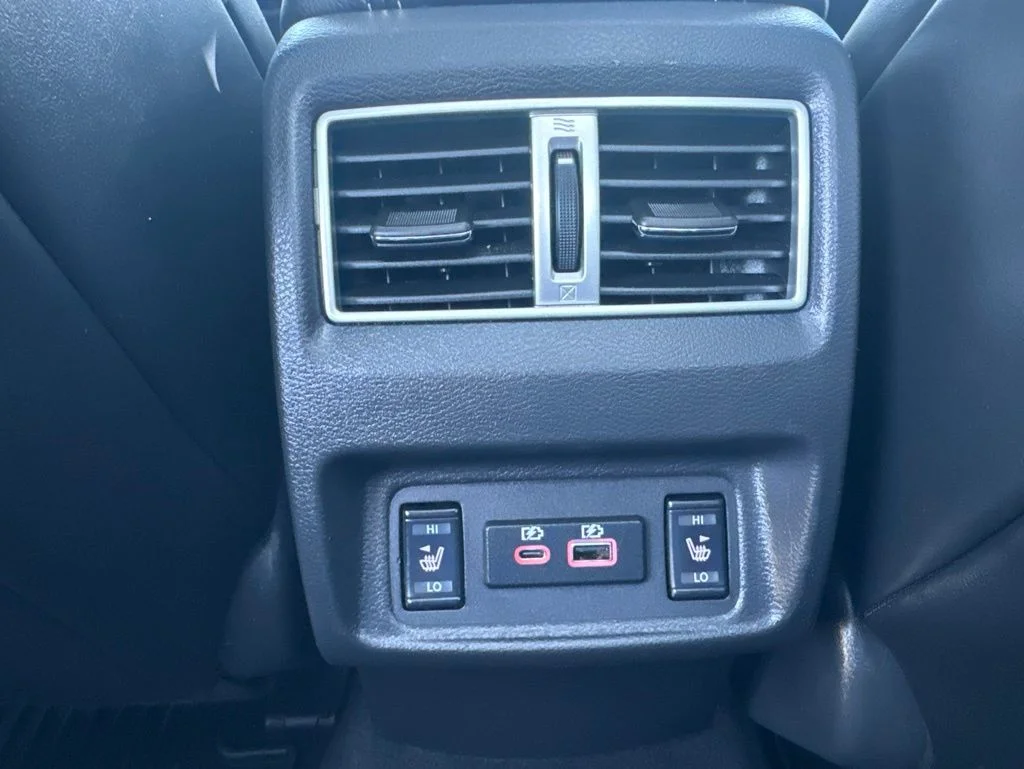 Used 2022 Scarlet Ember Nissan Platinum image 11