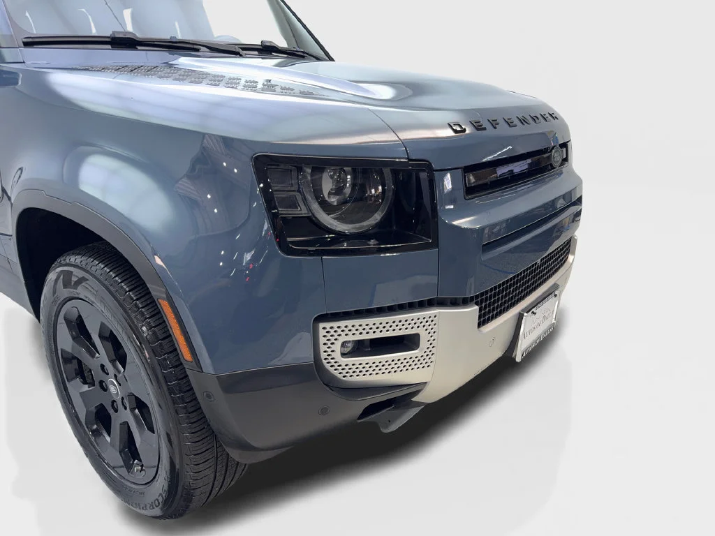 Used 2023 Blue Land Rover SE image 19