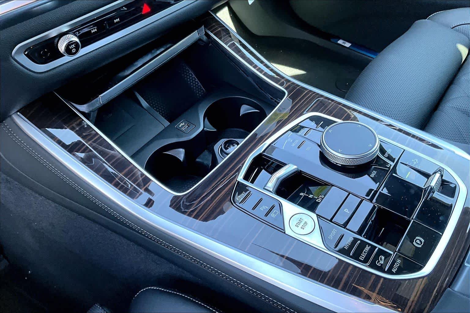 New 2026 Carbon Black Metallic BMW xDrive50e image 7