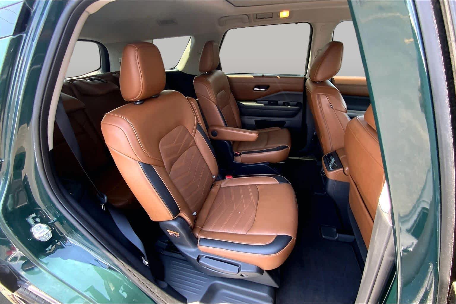 Used 2023 Obsidian Green Pearl Nissan Platinum image 20