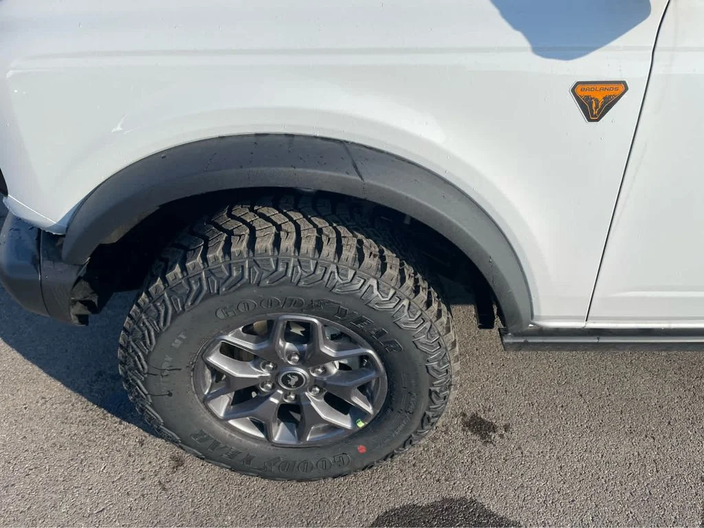 New 2025 Oxford White Ford Badlands® image 9