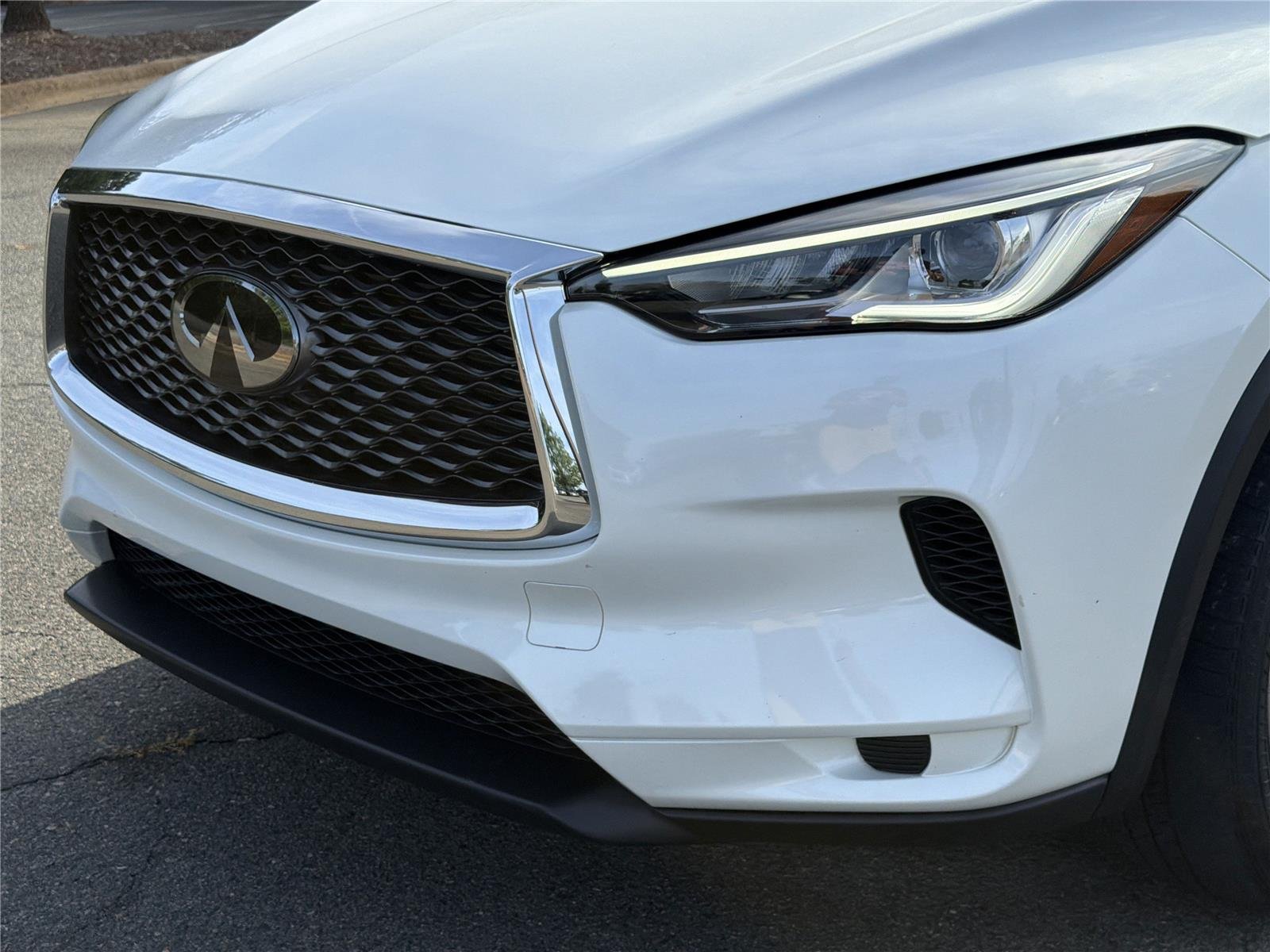 Certified Used 2024 Radiant White INFINITI LUXE image 34