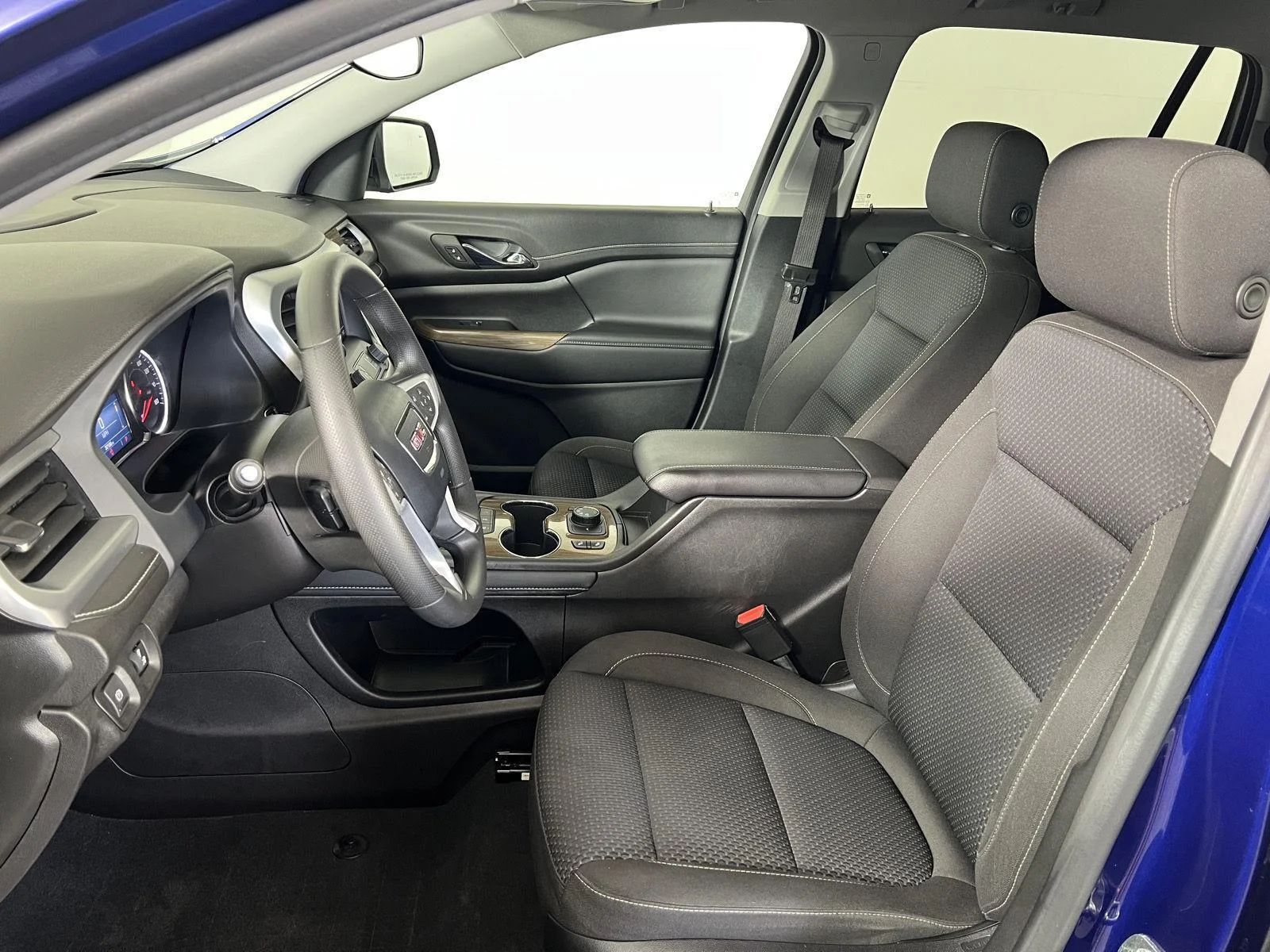 Used 2023 Ultra Blue Metallic GMC SLE image 5