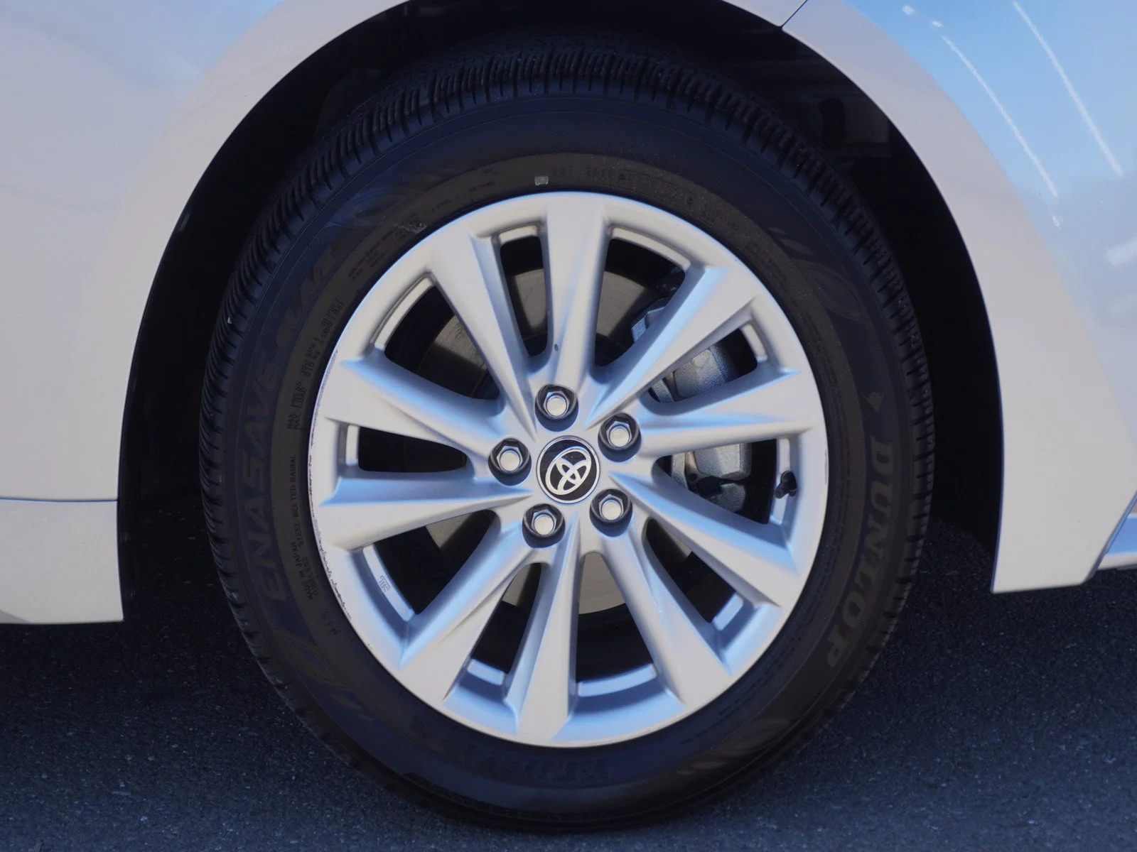 Used 2024 Classic Silver Toyota Hybrid XLE image 5
