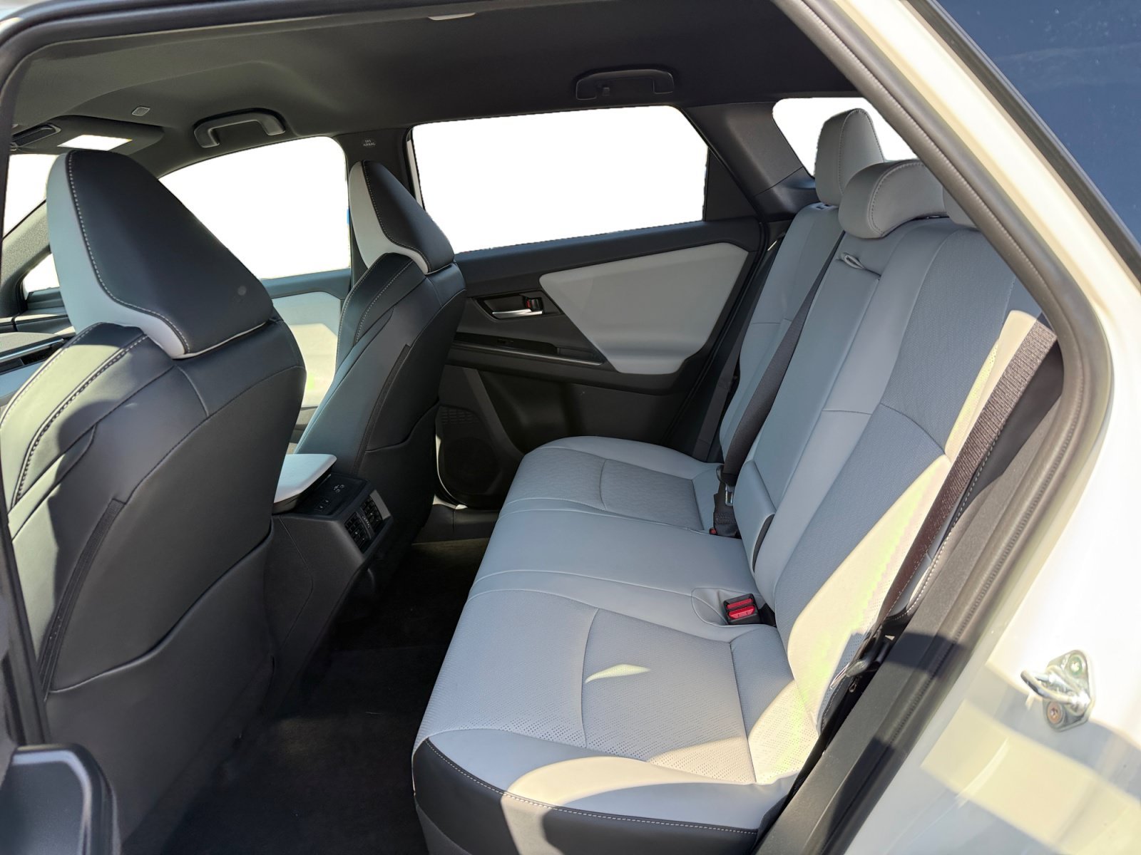 New 2026 CRYSTAL WHITE PEARL Subaru Limited image 16