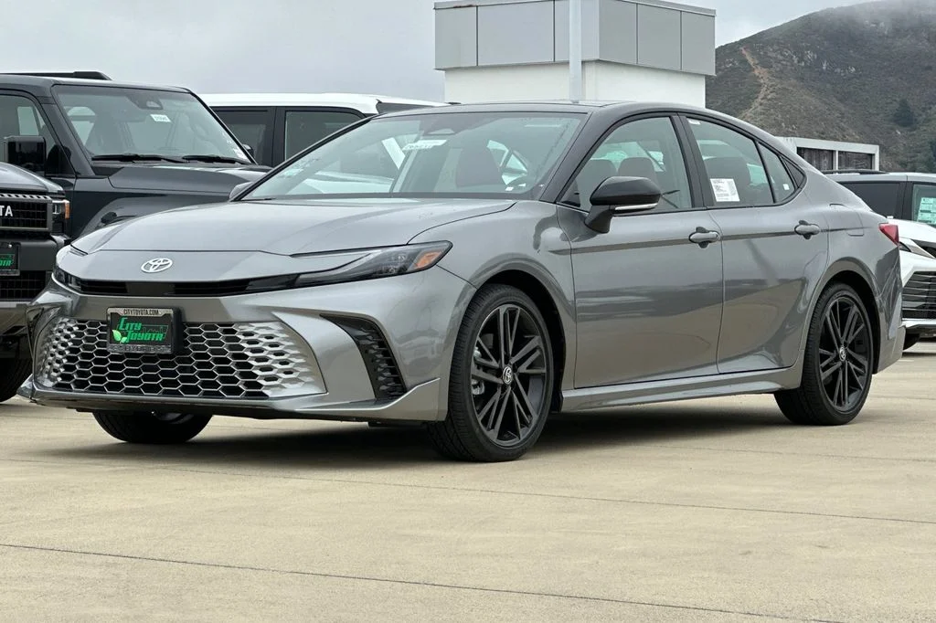New 2026 Heavy Metal with Midnight Black Metallic roof <sup>1</sup> Toyota  XSE image 8