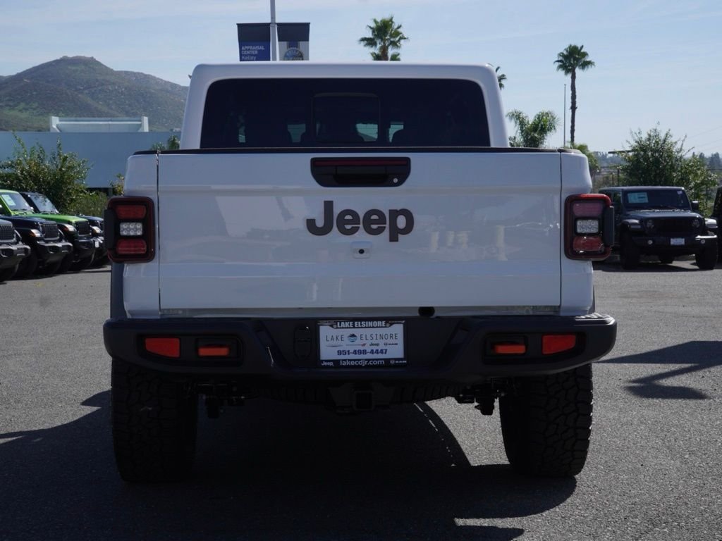 New 2026 Bright White Clear-Coat Exterior Paint Jeep Mojave image 3