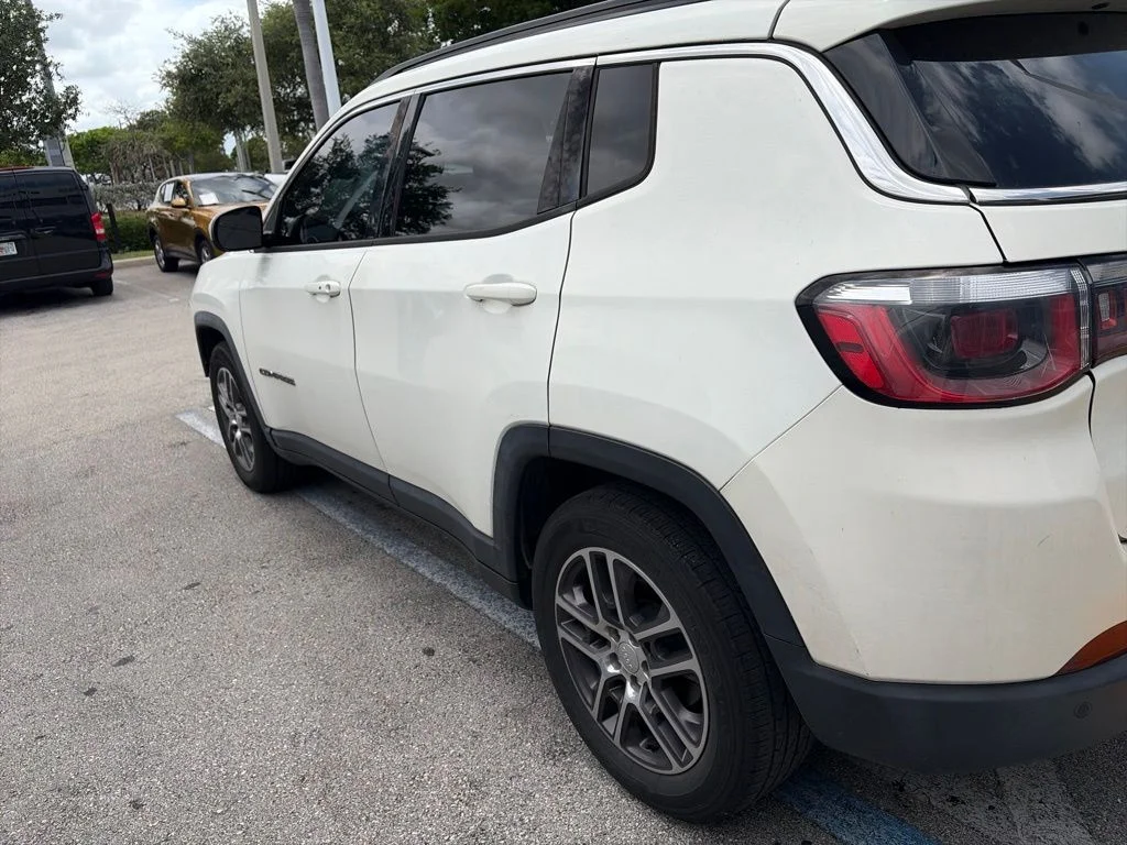 Used 2020 White Clearcoat Jeep Latitude image 5